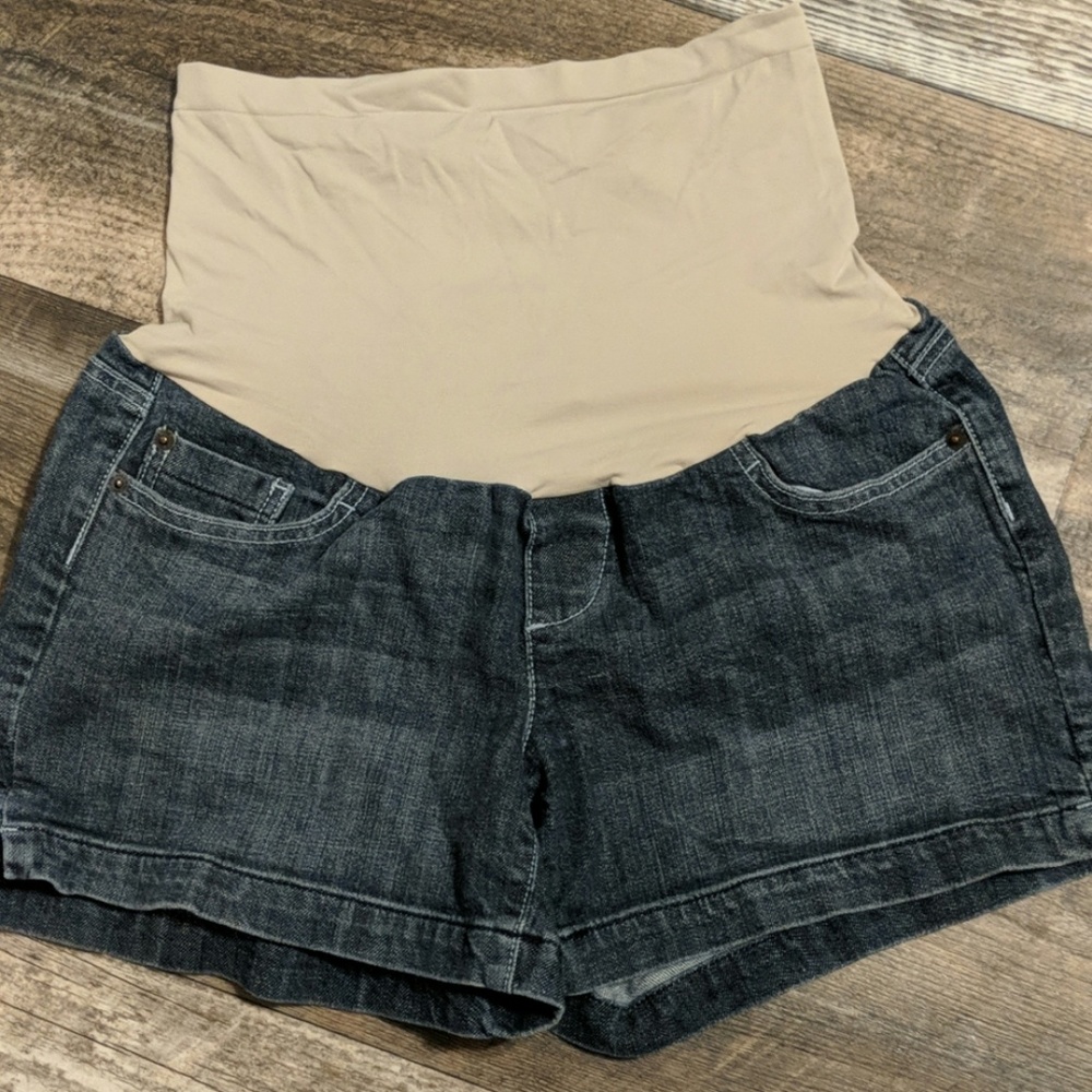 Maternity shorts